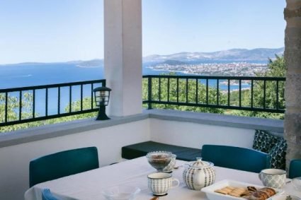 Dining table on the balcony of villa Bella Vista